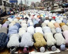 Ang pamamaraan para sa pagsasagawa ng mga panalangin sa Biyernes sa Central Mosque ng lungsod